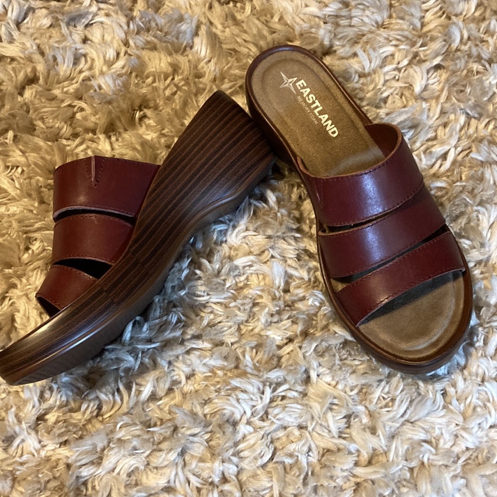 Eastland leather NWOT slip on wedge sandals, Size 7